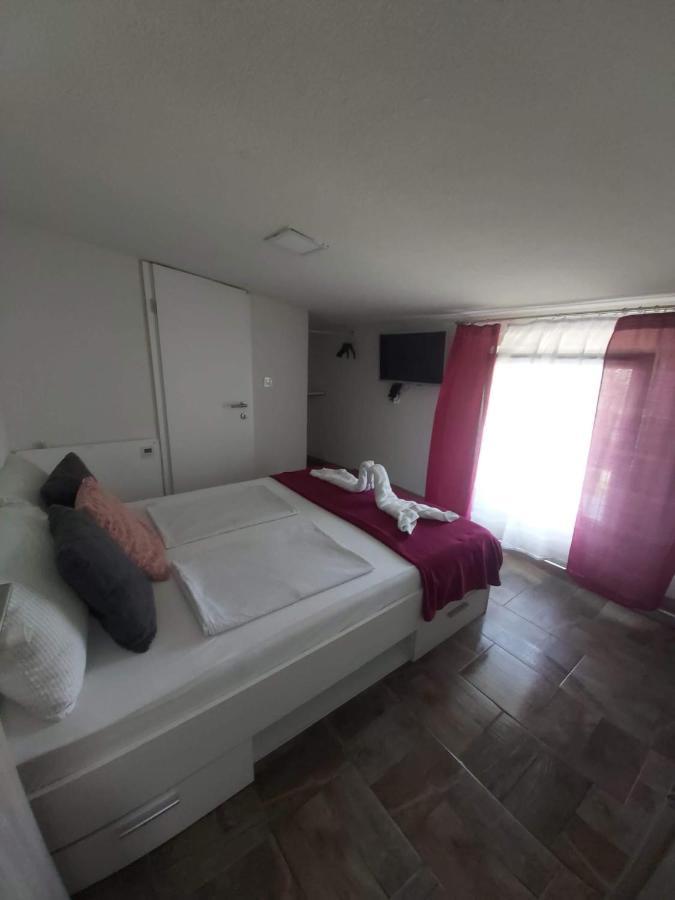 Rooms Panda Maribor Rum bild